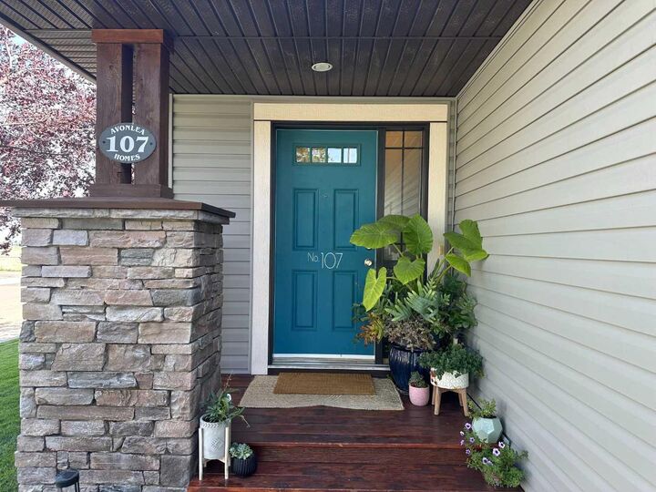 Property Photo:  107 Riverland Close W  AB T1K 8B3 
