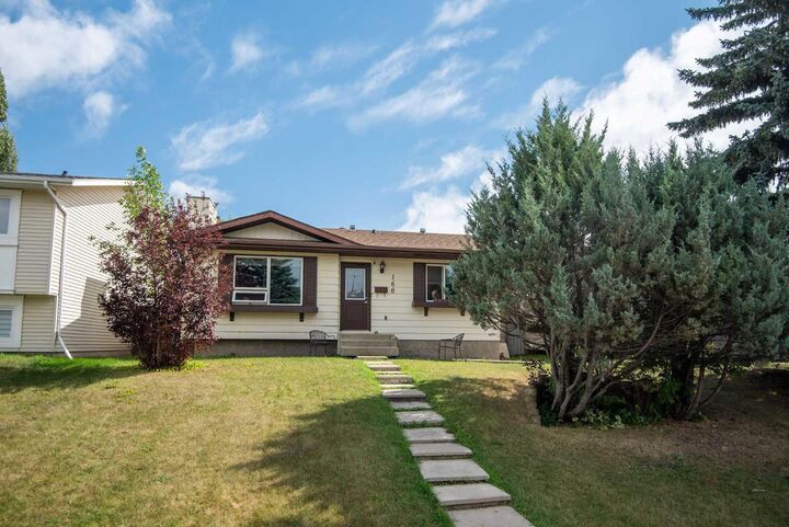 Property Photo:  168 Eastman Crescent  AB T4R 1X7 