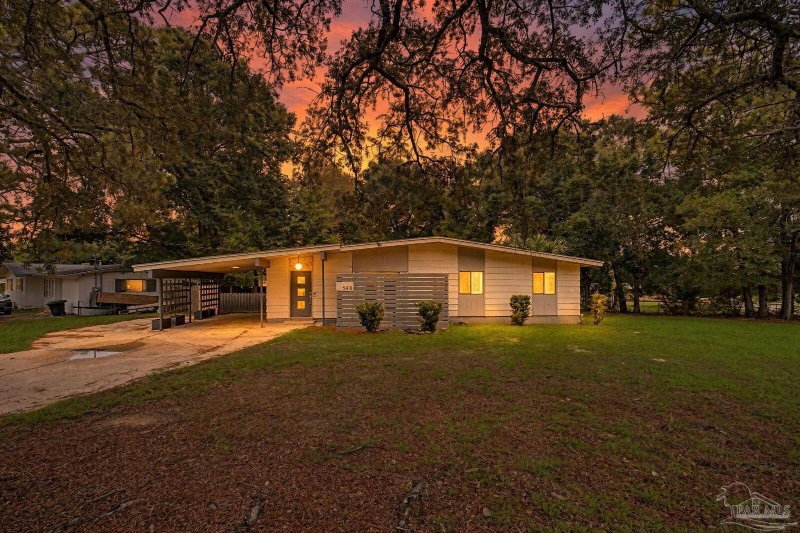 Property Photo:  5418 Thornhill Rd  FL 32503 