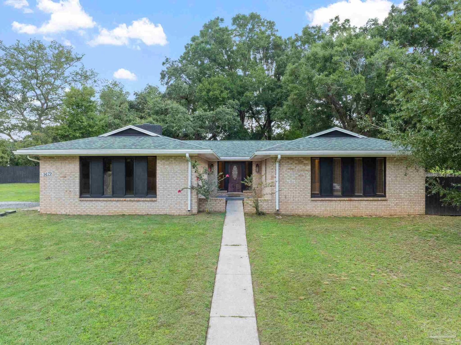 Property Photo: 9679 Hollowbrook Cir FL 32514