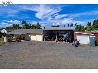 Property Photo: 28821 Royal Ave OR 97402