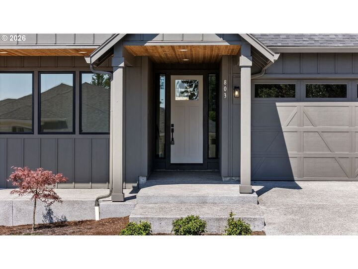 Property Photo: 803 N V St WA 98671