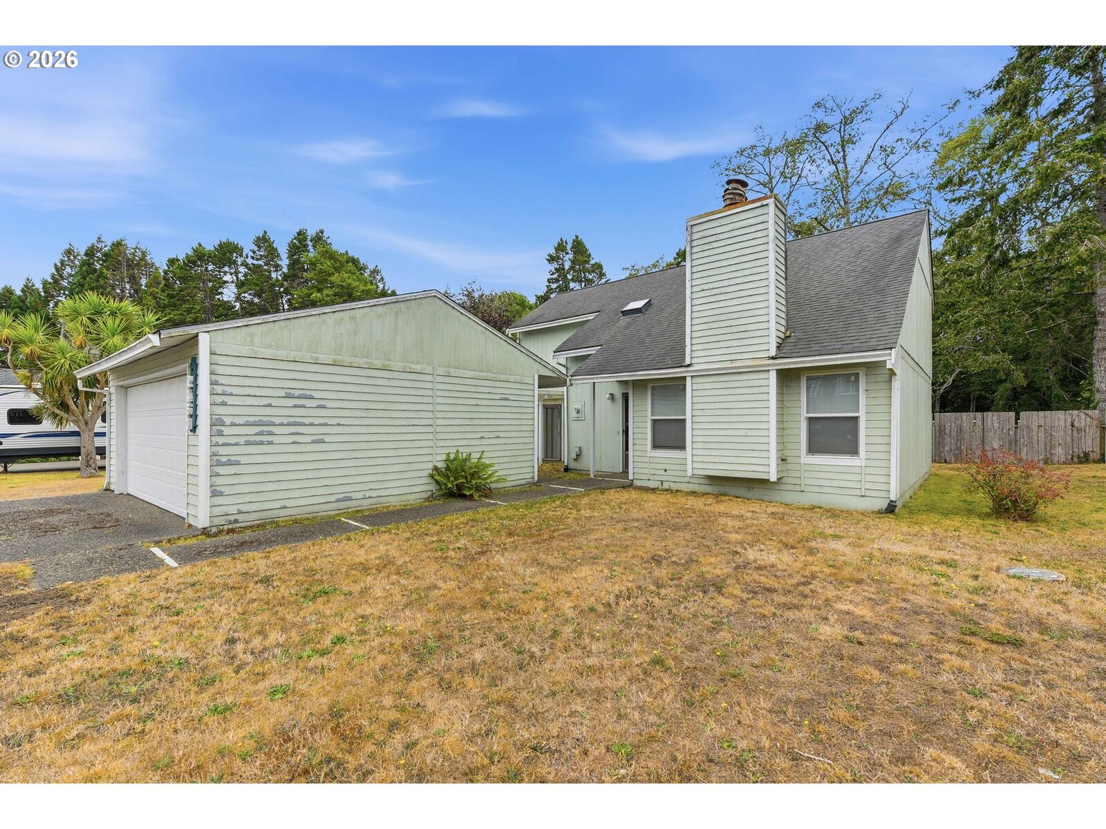 Property Photo: 2450 Grant St OR 97459