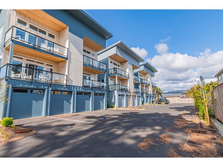 Property Photo: 920 SW 48th St OR 97367