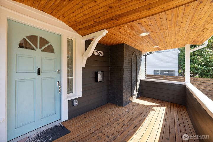 Property Photo: 7526 Roosevelt Way NE WA 98115