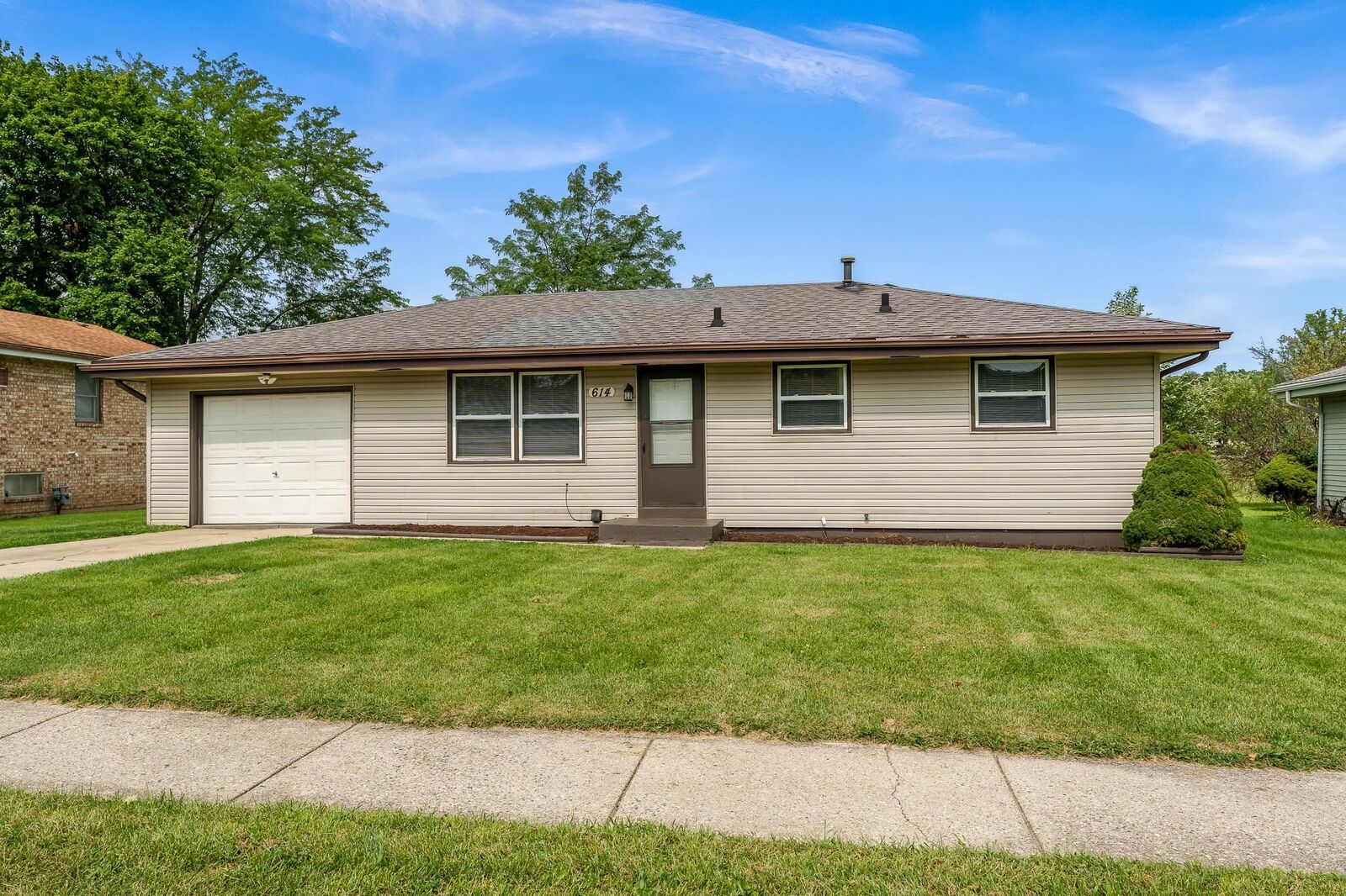 Property Photo:  614 Overland Trail  IL 61101 