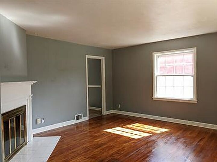 Property Photo: 2019 Glenwood Avenue IL 61103