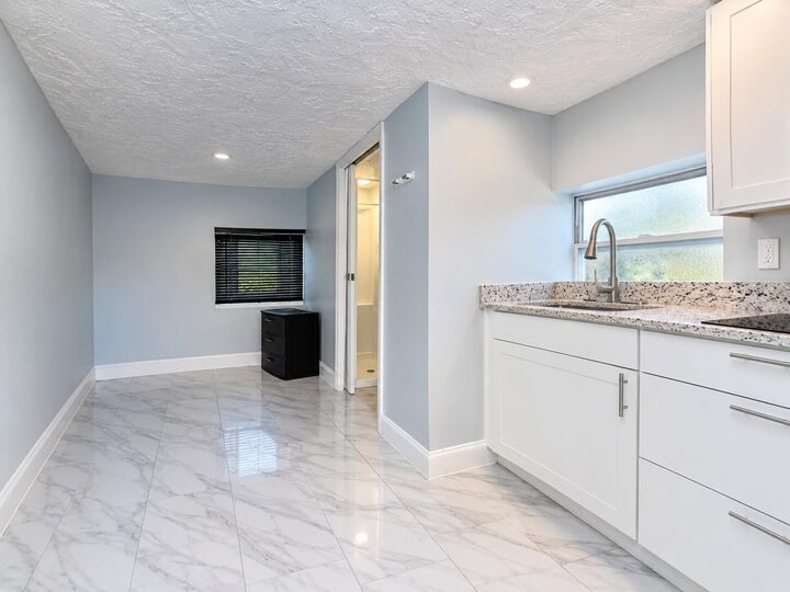 Property Photo:  173 W 16th Street  FL 33404 