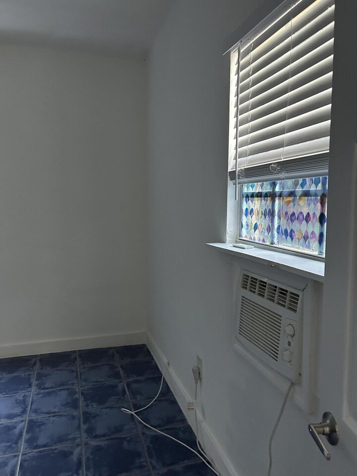 Property Photo:  1900 Fillmore Street  FL 33020 