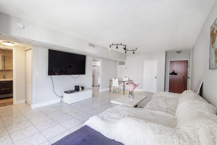 Property Photo: 3801 S Ocean Drive 10S FL 33019