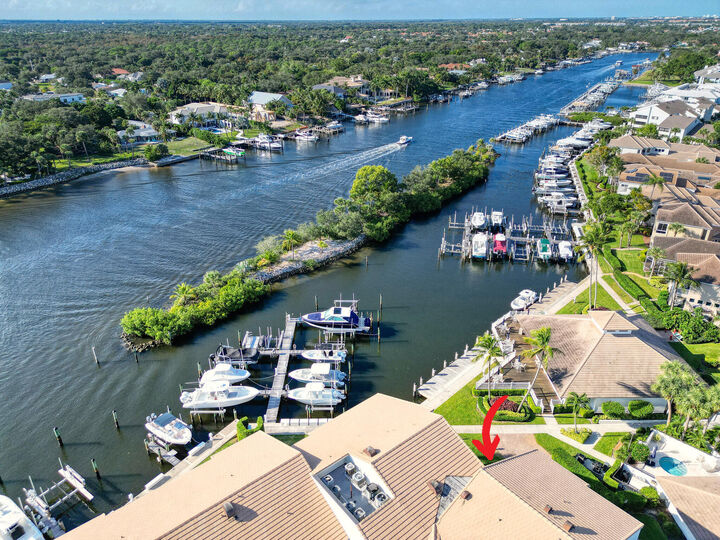 Property Photo: 827 Oak Harbour Drive FL 33408