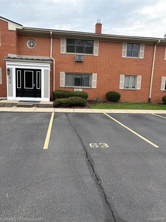 Property Photo:  810 Plate Street 205  MI 48307 