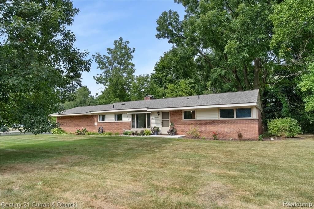 Property Photo:  5336 W Briarcliff Knoll Drive  MI 48322 