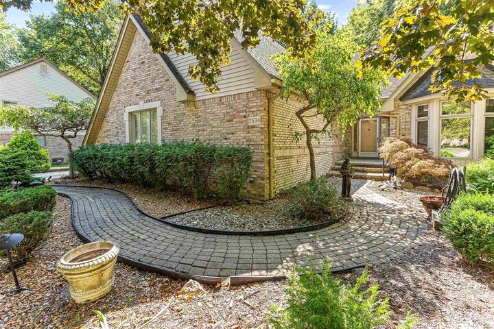 Property Photo: 2534 Farmdale Drive MI 48314