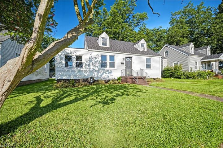 Property Photo:  5 Abbott Pl  VA 23702 