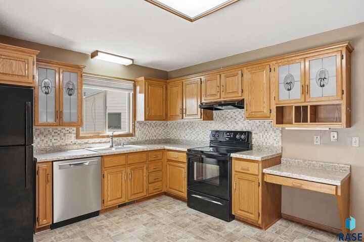 Property Photo:  4901 S Shamrock Cir  SD 57106 