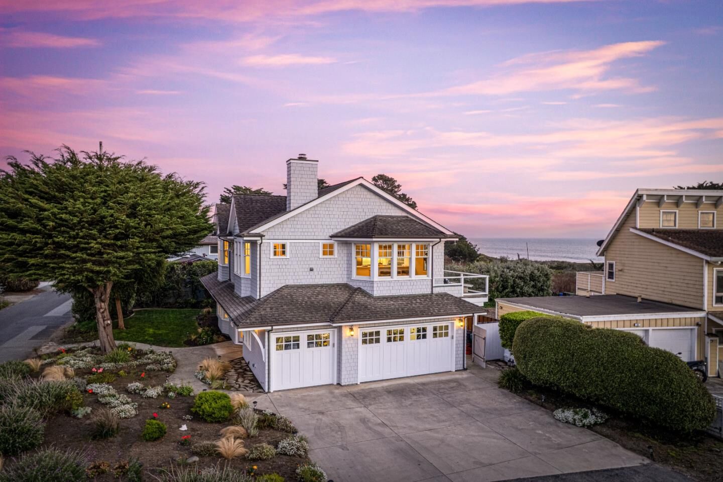 Property Photo: 2 Alameda Avenue CA 94019