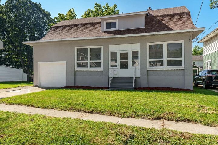 Property Photo: 103 E Roosevelt Street IL 61032