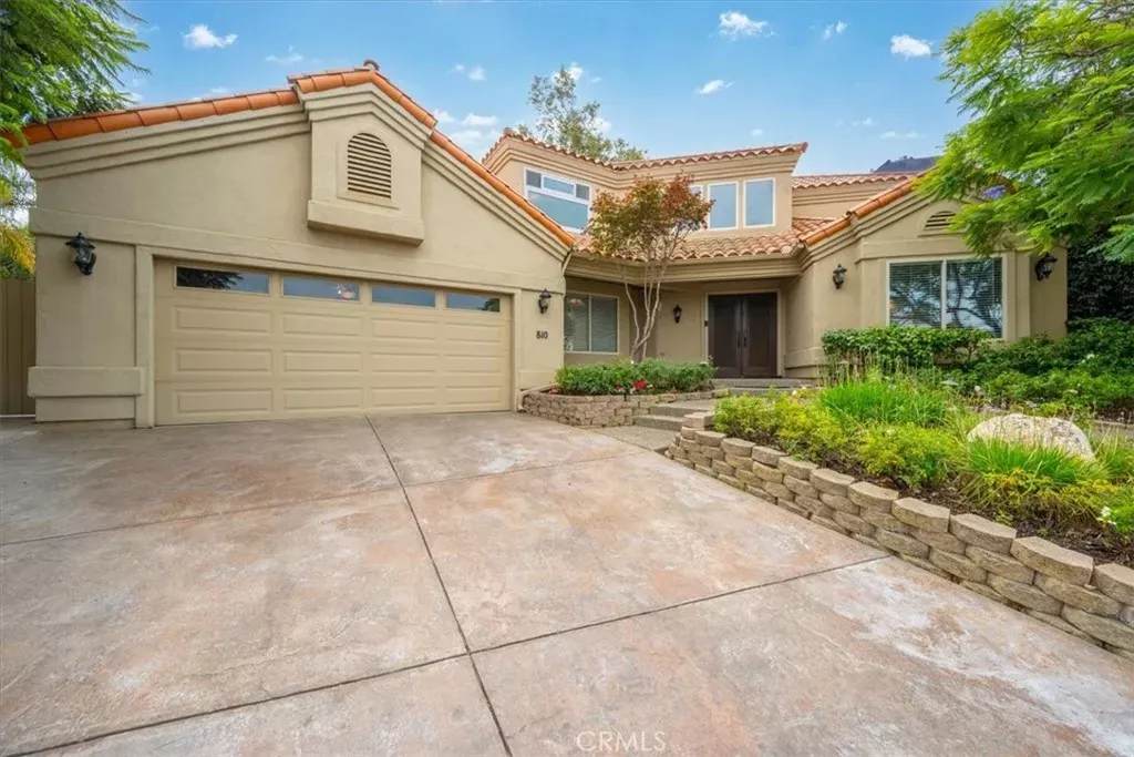 Property Photo:  810 Fairway Vista  CA 93455 