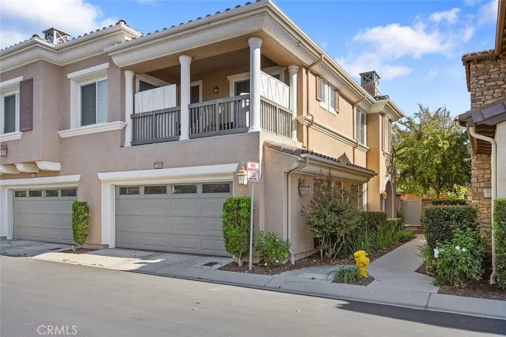 Property Photo: 23868 Toscana Dr CA 91354
