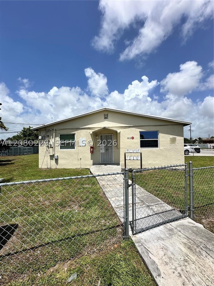 Property Photo:  912 NW 9th Ave 8  FL 33009 