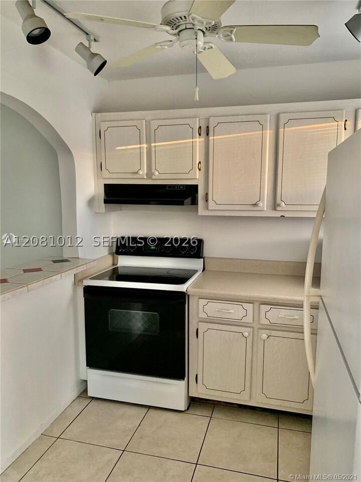 Property Photo: 8220 Sunrise Lakes Blvd 307 FL 33322