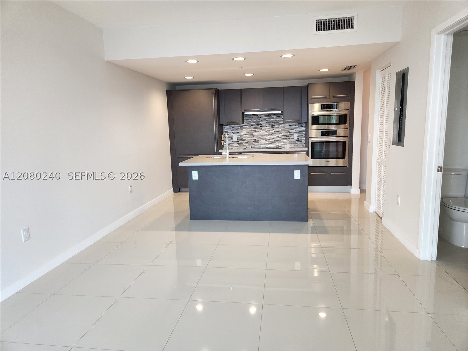 Property Photo: 7875 NW 107th Ave 711 FL 33178