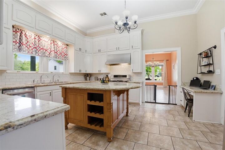 Property Photo: 702 Shankland Avenue LA 70546