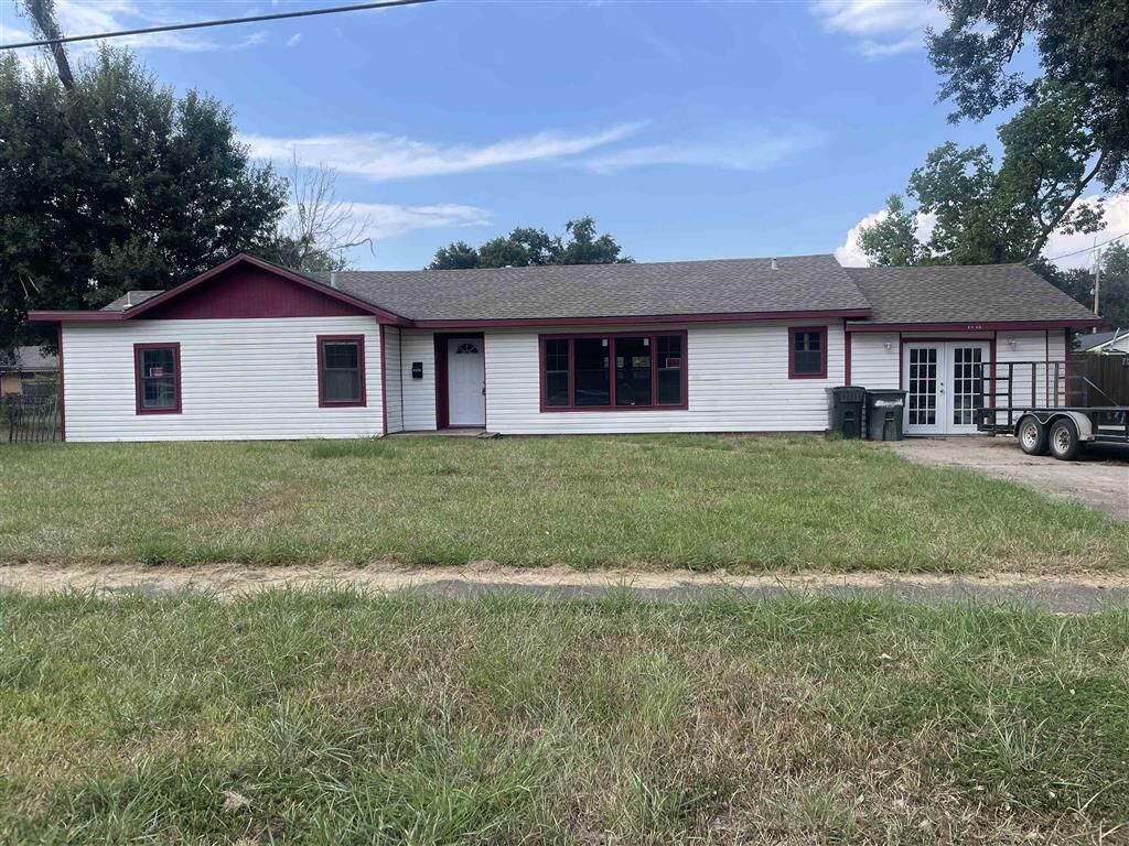 Property Photo: 1605 15th Street LA 70601