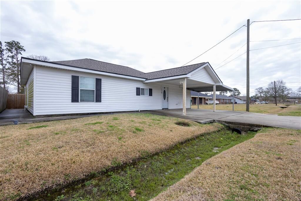 Property Photo:  116 N Lightner Ave Avenue N  LA 70647 