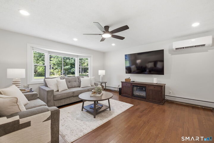 Property Photo:  658 Foster Street  CT 06074 