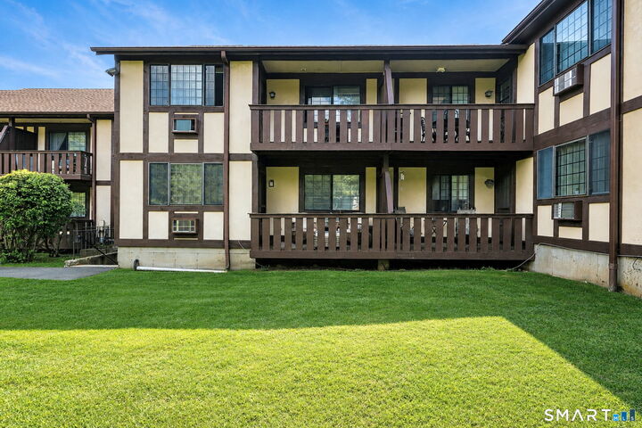 Property Photo:  330 Foxwood Lane 330  CT 06461 