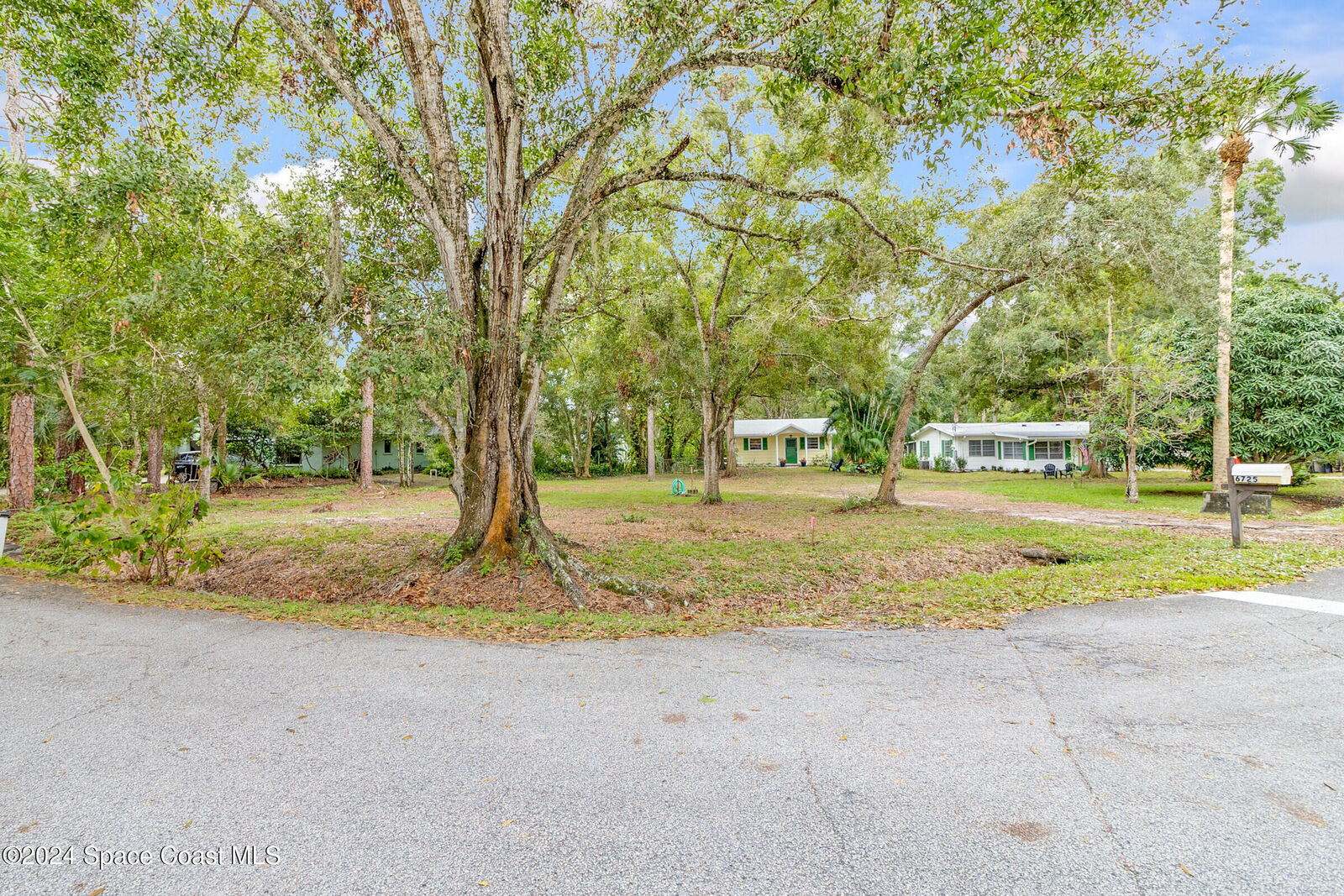 Property Photo:  6725 Blue Jay Lane  FL 32904 