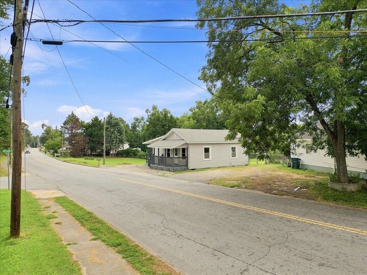 Property Photo: 923 N Pinckney Street SC 29379