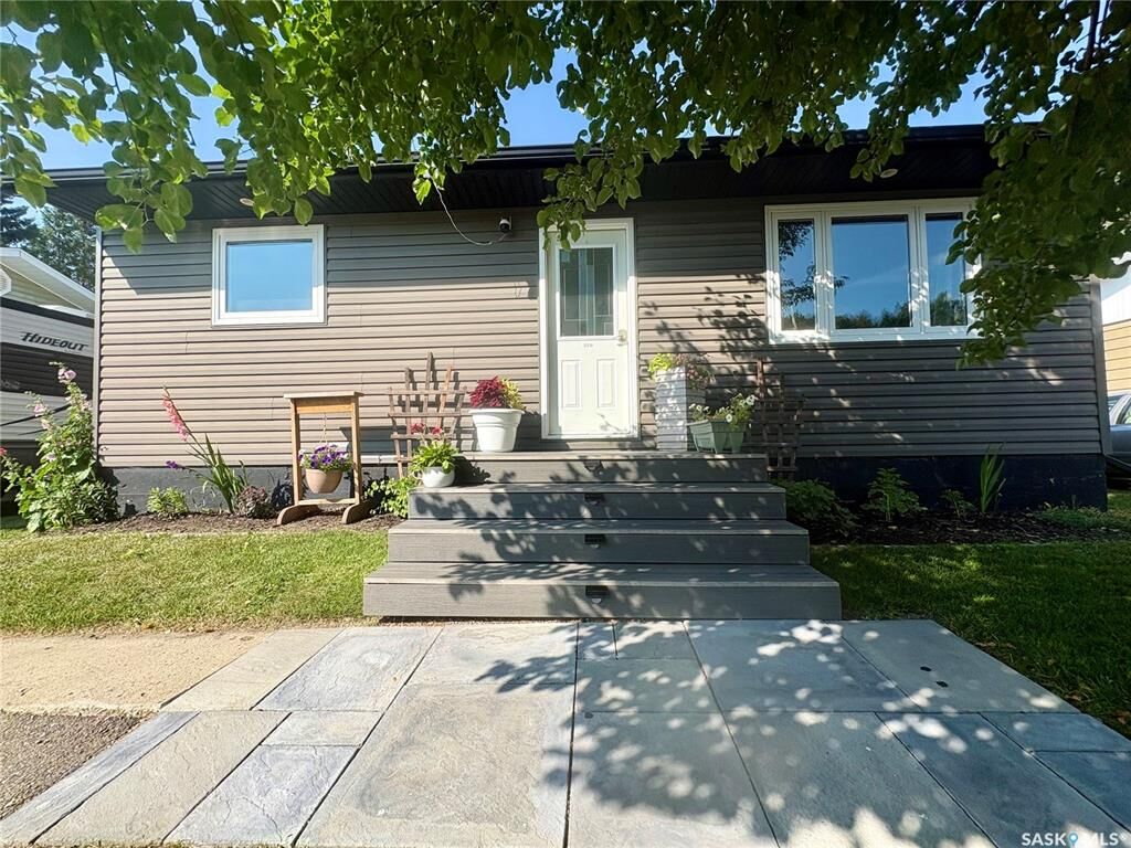 Property Photo:  220 Allan Avenue  SK S0A 0M0 