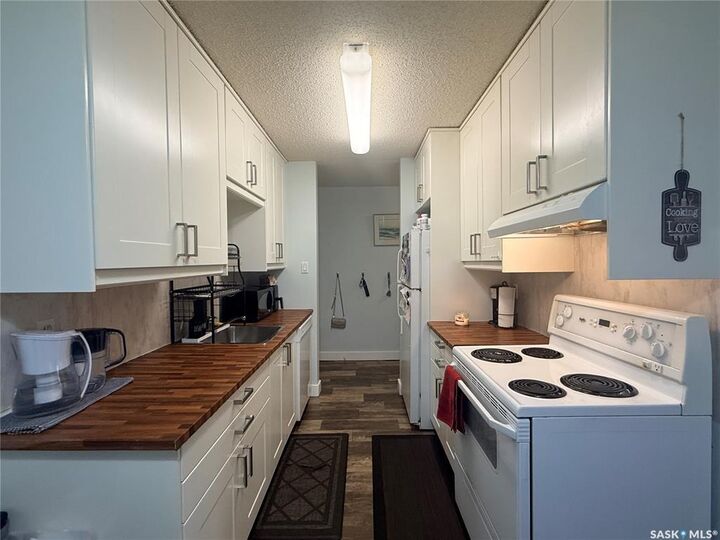 Property Photo:  3308 33rd Street W 112  SK S7L 6S5 