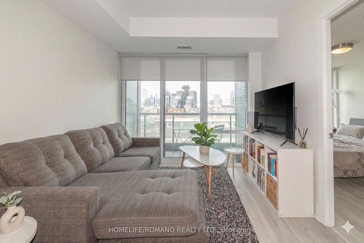 Property Photo:  1 Edgewater Drive 823  ON M5A 0L1 