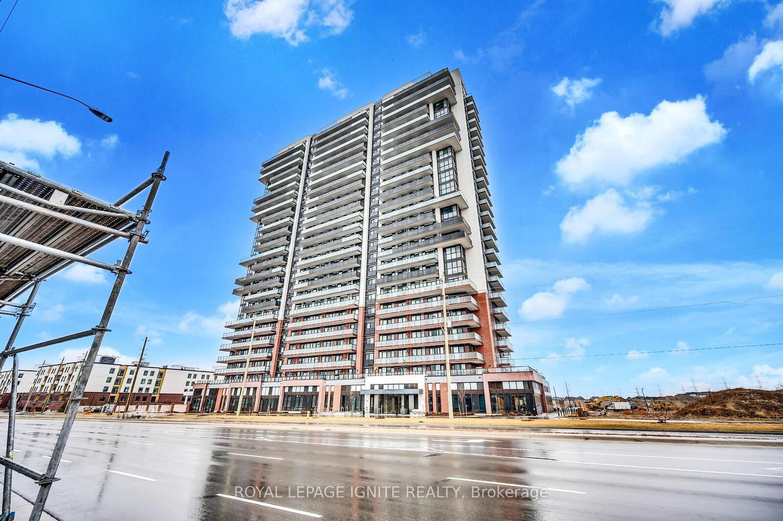 Property Photo:  2550 Simcoe Street N 905  ON L1L 0R5 
