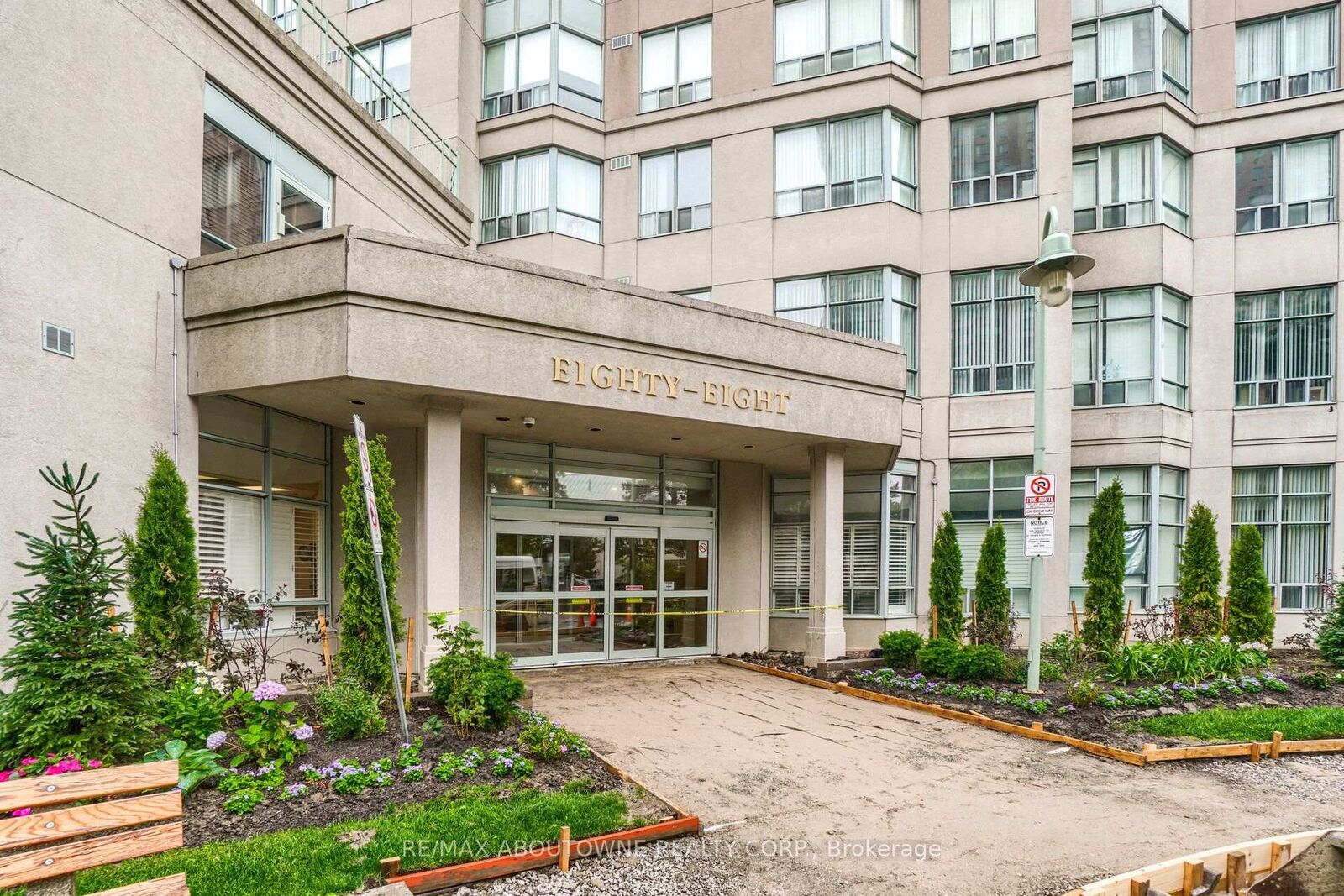 Property Photo: 88 Corporate Drive 705 ON M1H 3G6