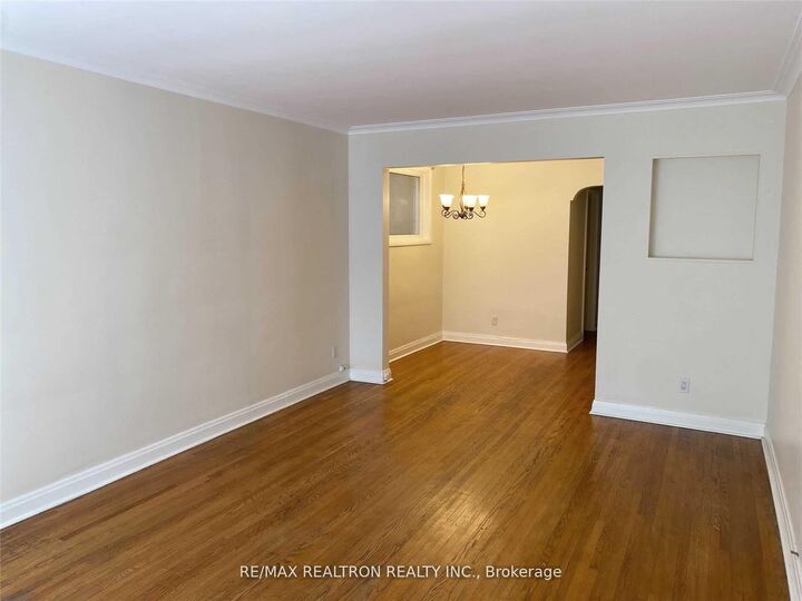 Property Photo:  22 Gormley Avenue Main  ON M4V 1Y8 