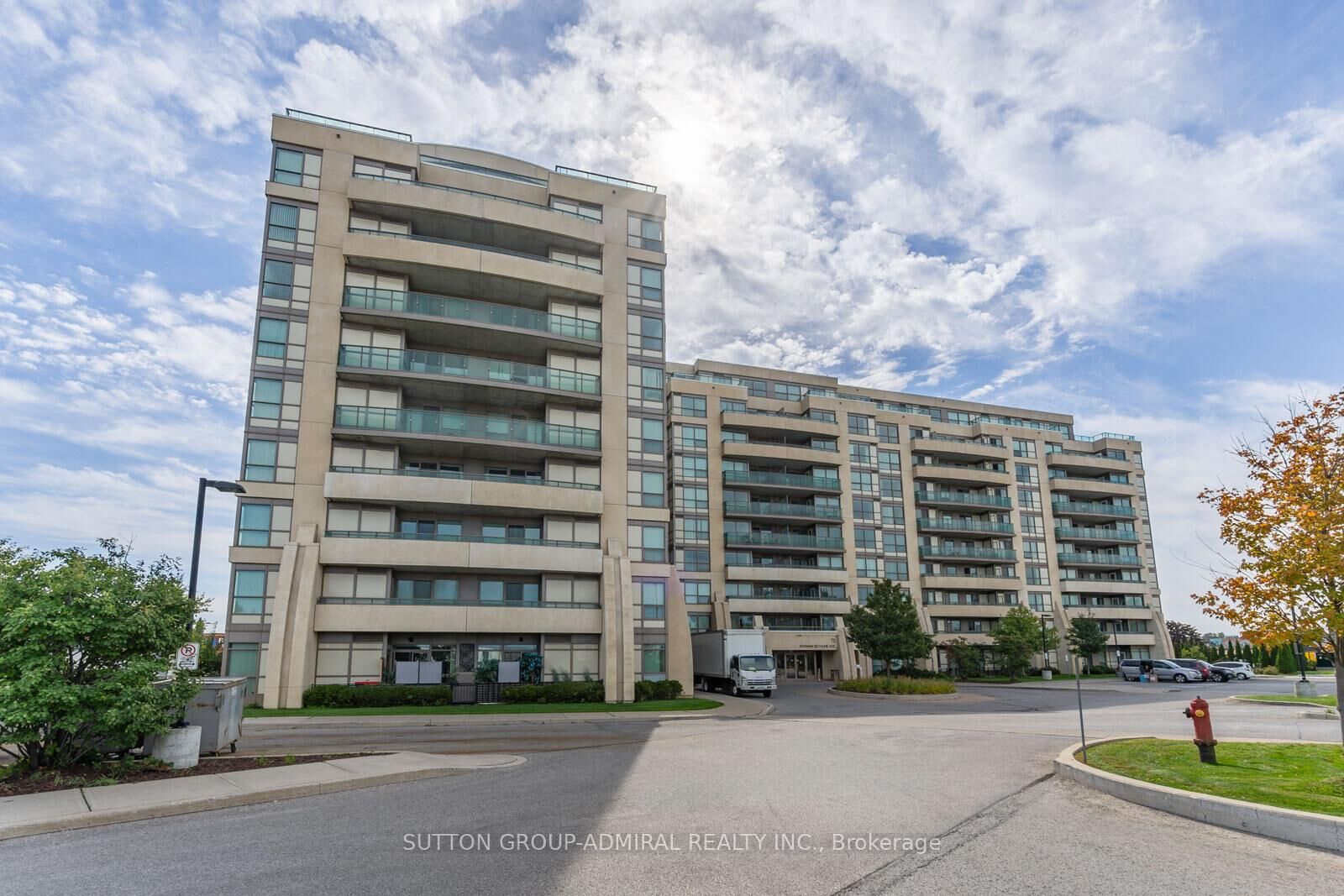 Property Photo:  75 Norman Bethune Avenue 412  ON L4C 9N6 