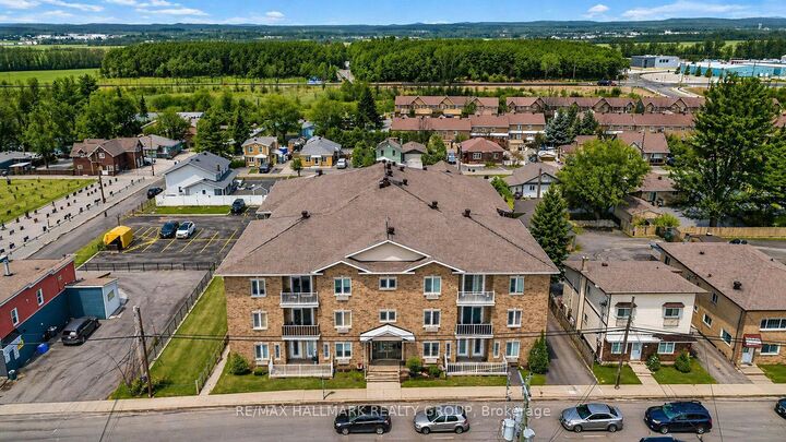 Property Photo:  1026 Laurier Street 208  ON K4K 1V6 