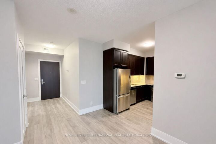 Property Photo:  70 Roehampton Avenue 1611  ON M4P 1R2 