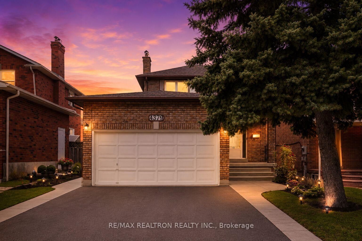 Property Photo:  4379 Radisson Crescent  ON L5M 4C4 