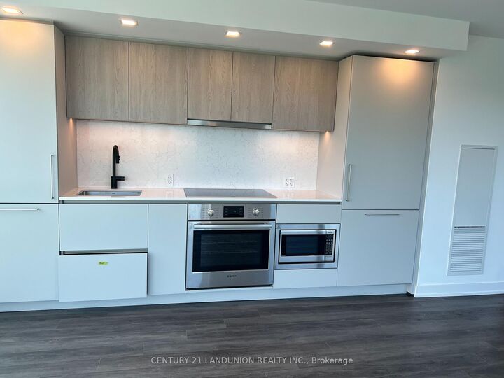 Property Photo: 609 Sherbourne Street 1507 ON M4X 0A4