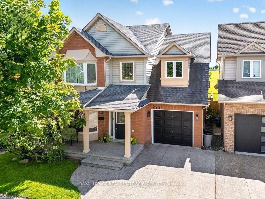 Property Photo: 2254 Pathfinder Drive ON L7L 6L6