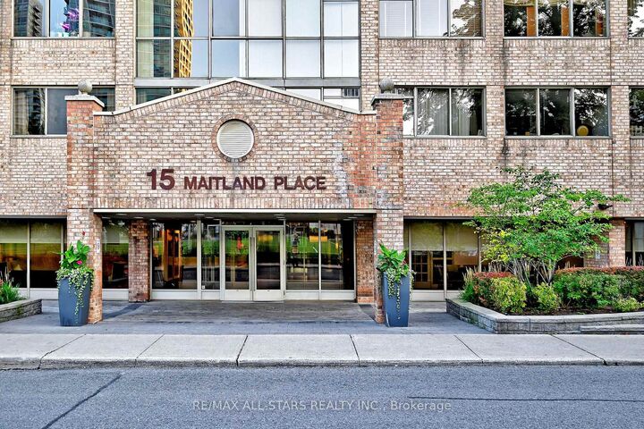 Property Photo: 15 Maitland Place 2112 ON M4Y 2X3
