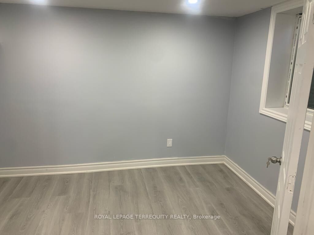 Property Photo:  