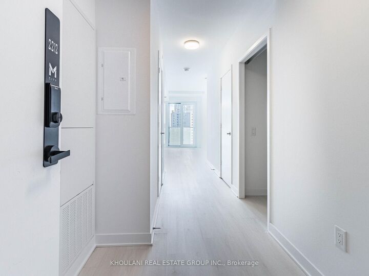 Property Photo:  3900 Confederation Parkway 2212  ON L5B 0M3 
