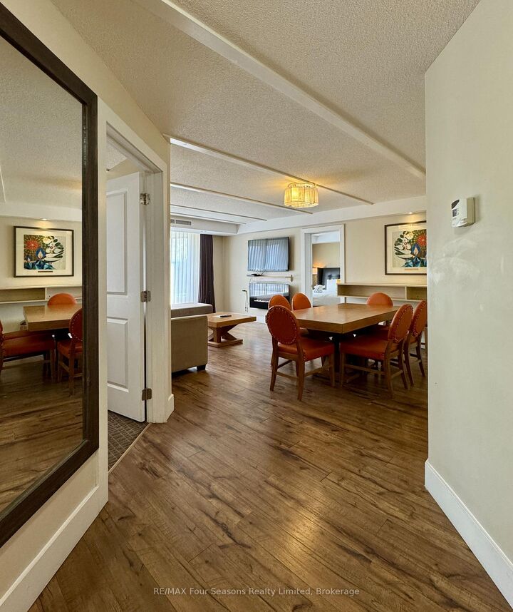 Property Photo:  9 Harbour Street E 5209  ON L9Y 5C5 